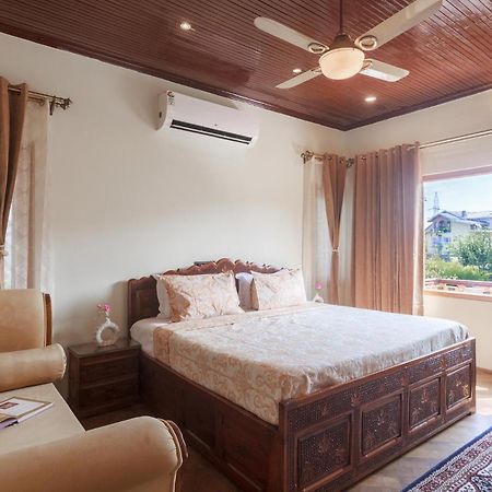 Stayvista At Pinewood Villa - Pet Friendly Villa With Lawn & Pool Table Srīnagar 外观 照片