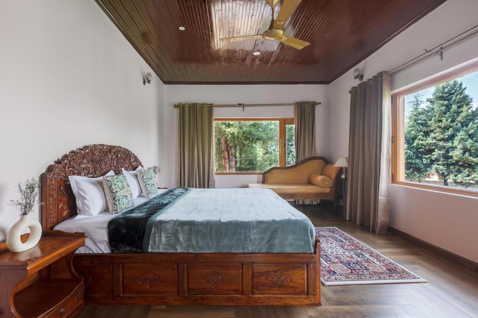Stayvista At Pinewood Villa - Pet Friendly Villa With Lawn & Pool Table Srīnagar 外观 照片