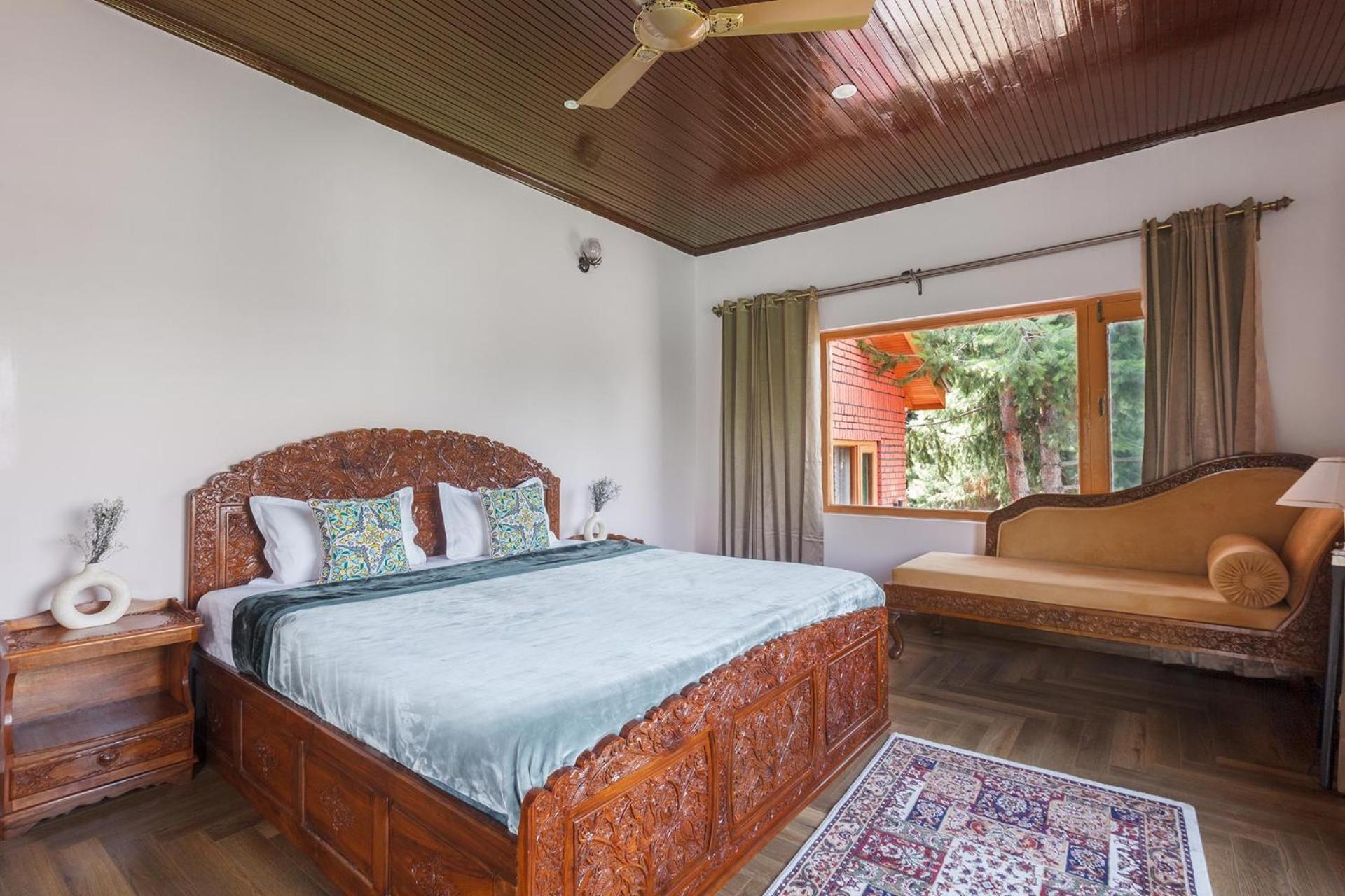 Stayvista At Pinewood Villa - Pet Friendly Villa With Lawn & Pool Table Srīnagar 外观 照片