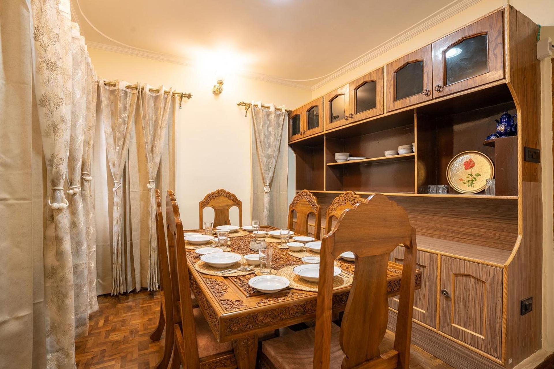 Stayvista At Pinewood Villa - Pet Friendly Villa With Lawn & Pool Table Srīnagar 外观 照片