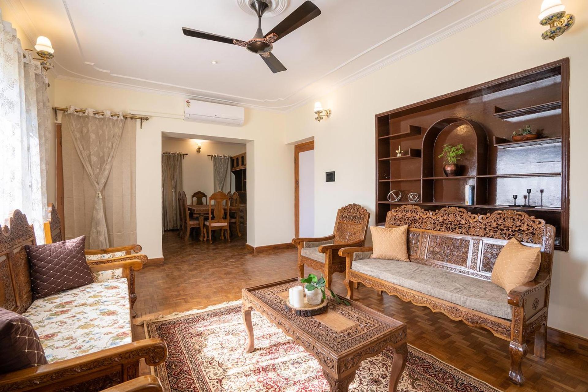 Stayvista At Pinewood Villa - Pet Friendly Villa With Lawn & Pool Table Srīnagar 外观 照片