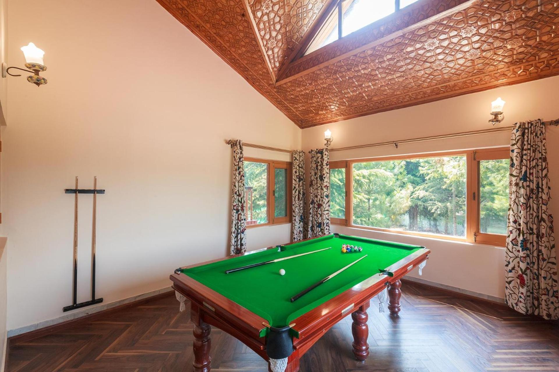 Stayvista At Pinewood Villa - Pet Friendly Villa With Lawn & Pool Table Srīnagar 外观 照片