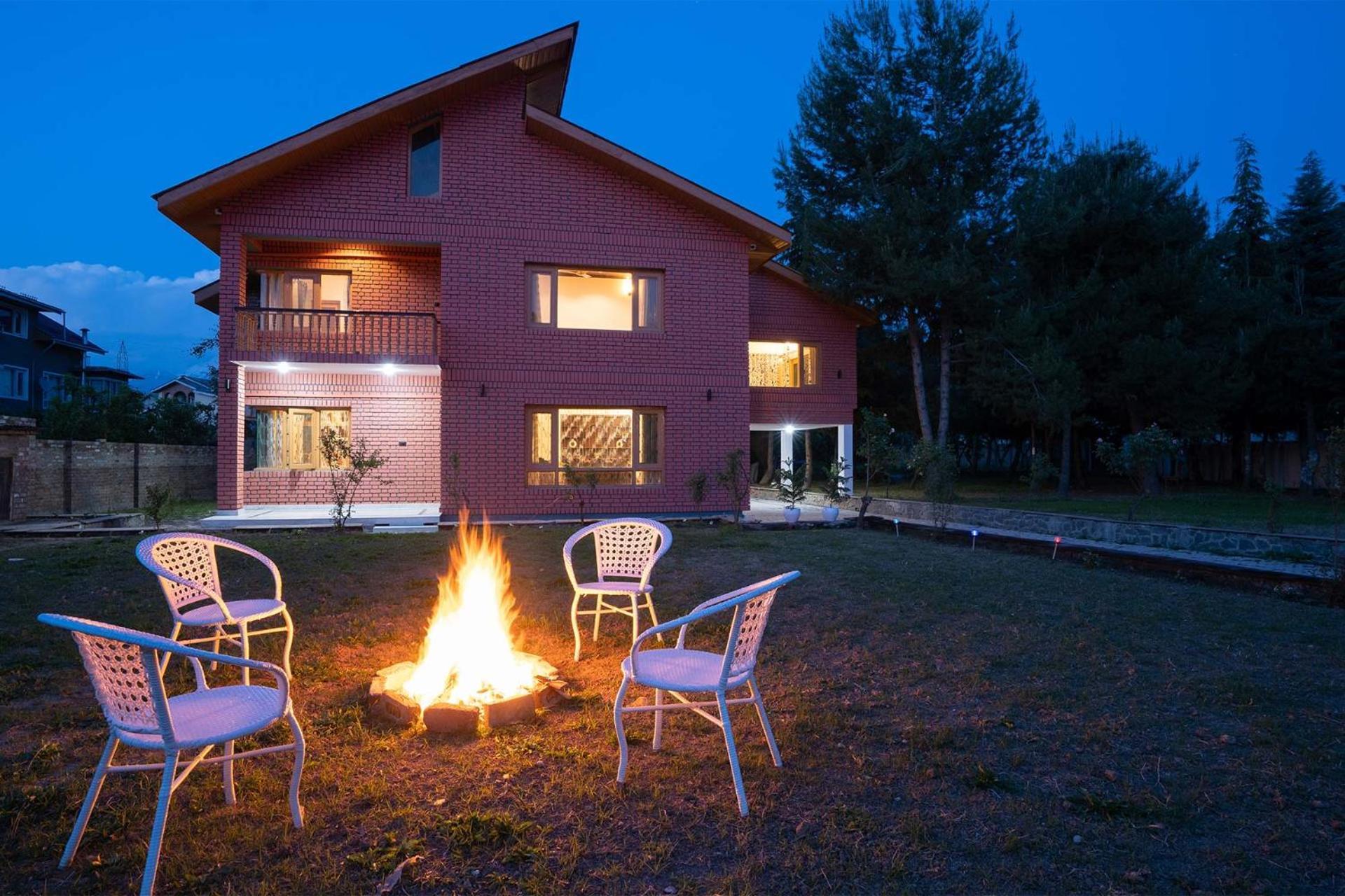 Stayvista At Pinewood Villa - Pet Friendly Villa With Lawn & Pool Table Srīnagar 外观 照片