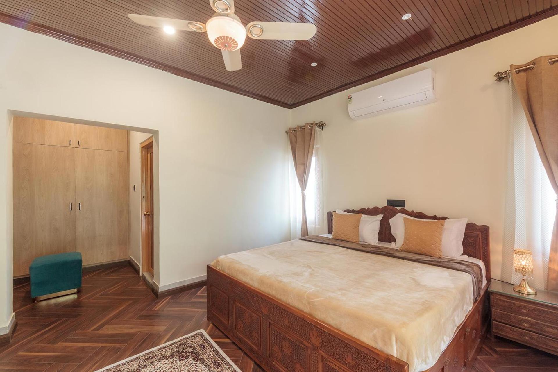 Stayvista At Pinewood Villa - Pet Friendly Villa With Lawn & Pool Table Srīnagar 外观 照片