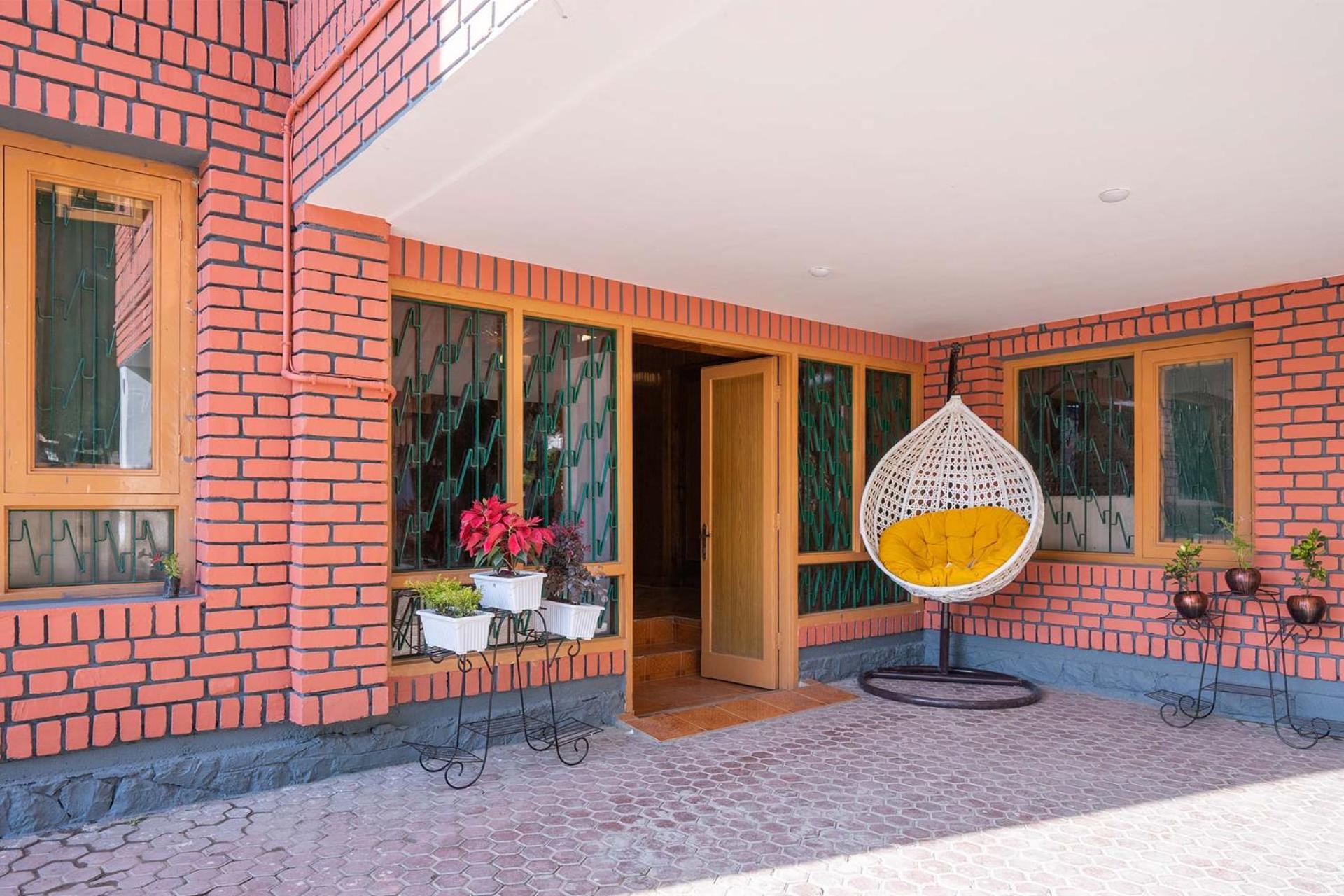 Stayvista At Pinewood Villa - Pet Friendly Villa With Lawn & Pool Table Srīnagar 外观 照片